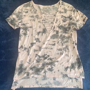 Size small. Shirt is light pink.